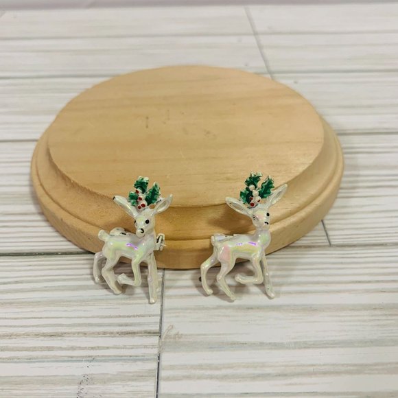 Vintage Gerry's White Irridescent Reindeers Hollyberry Brooch Set of 2 - Picture 1 of 11